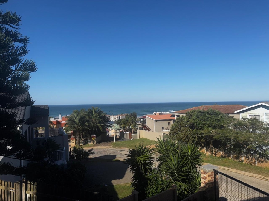 4 Bedroom Property for Sale in Wavecrest Eastern Cape